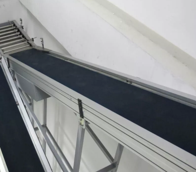 Transportador de correa inclinada